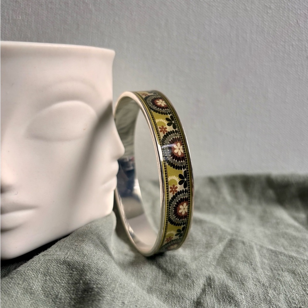70s-Inspired Floral Enamel Silver-Tone Bangle Bracelet in Olive and Brown